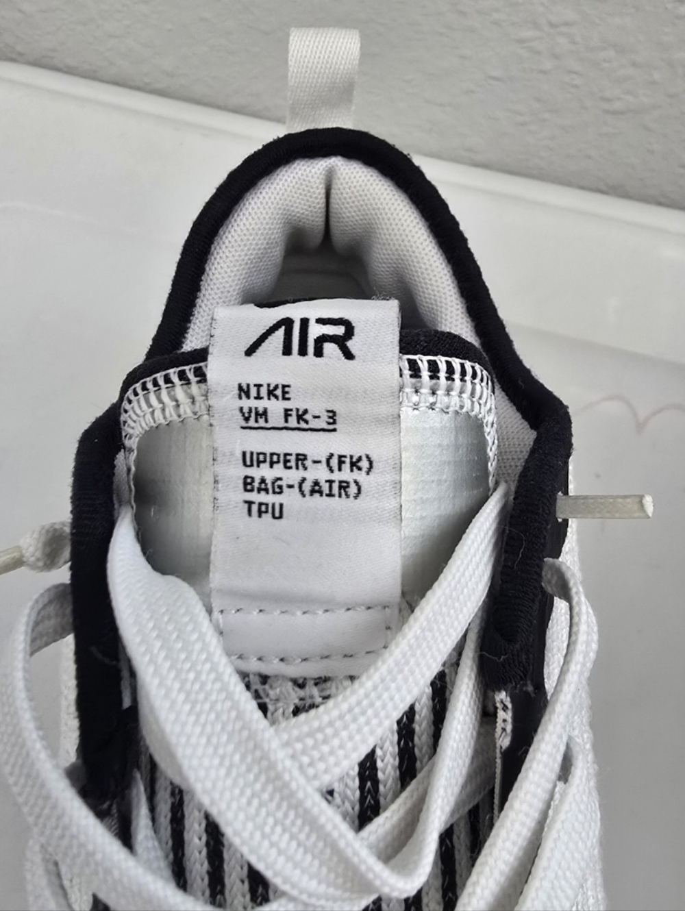 Nike Air VaporMax Flyknit 3 GS Black White Size 4Y - Picture 2 of 7